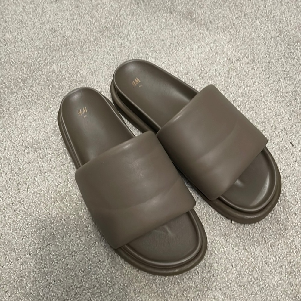 Platform Pillow Slides